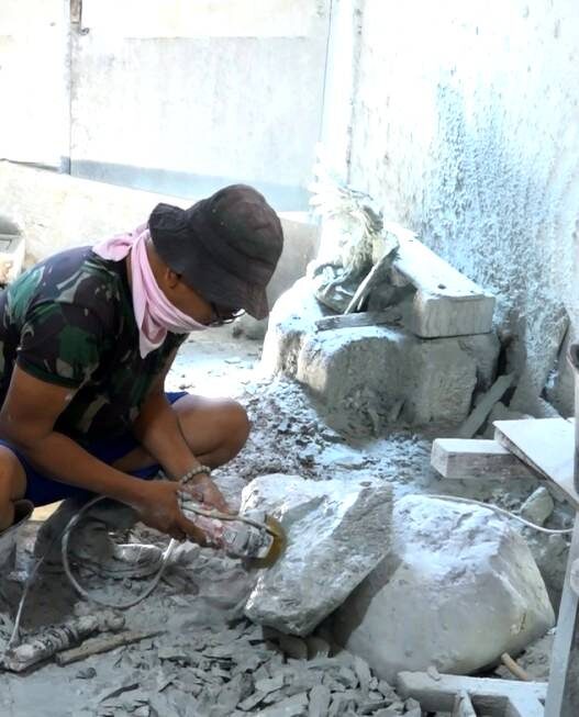 Karya Realistis Dari Batu Alam