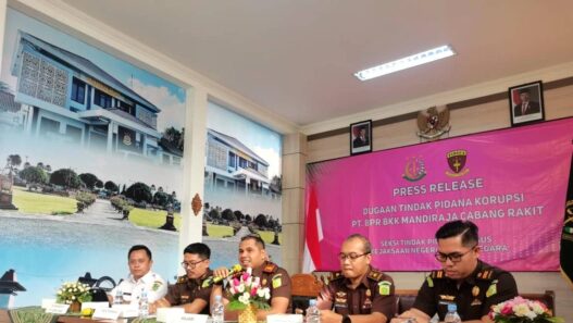 Kejari Banjarnegara Tahan Tersangka Korupsi BPR BKK