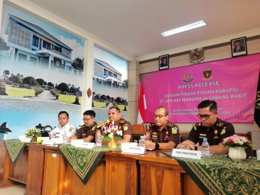 Kejari Banjarnegara Tahan Tersangka Korupsi BPR BKK