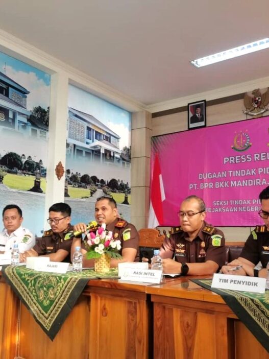 Kejari Banjarnegara Tahan Tersangka Korupsi BPR BKK