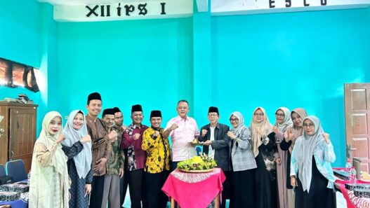 Kepala Kemenag Hadiri Purna Tugas Kepala MA Al Ikhsan Beji
