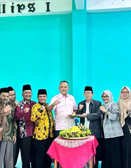 Kepala Kemenag Hadiri Purna Tugas Kepala MA Al Ikhsan Beji