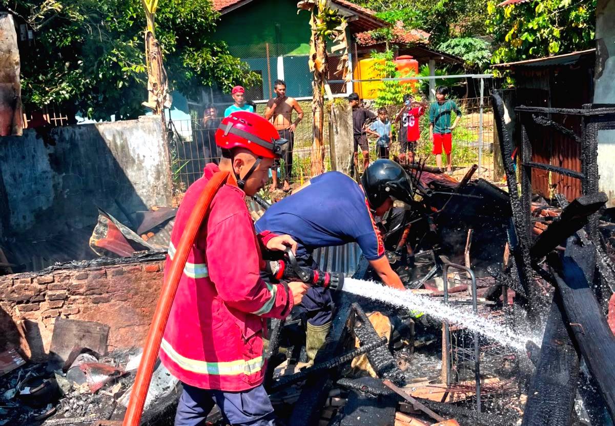 Korsleting Listrik, Rumah Ludes Terbakar