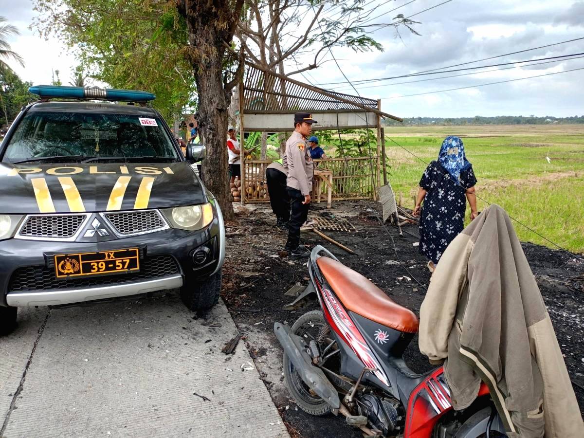 Korsleting Listrik, Warung Kopi Ludes Terbakar