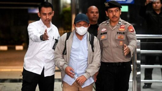 KPK Tetapkan Tiga Tersangka Gratifikasi