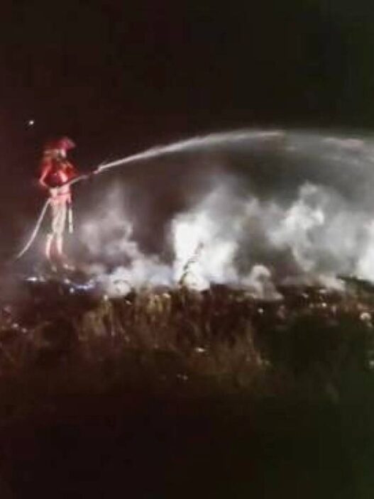 Lahan di Kawasan TPA di Gumilir Terbakar