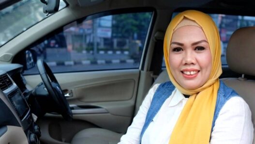 Lelah Dihina, Permak Hidung dan Mata
