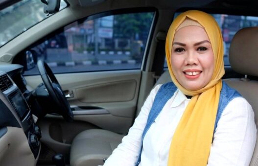 Lelah Dihina, Permak Hidung dan Mata