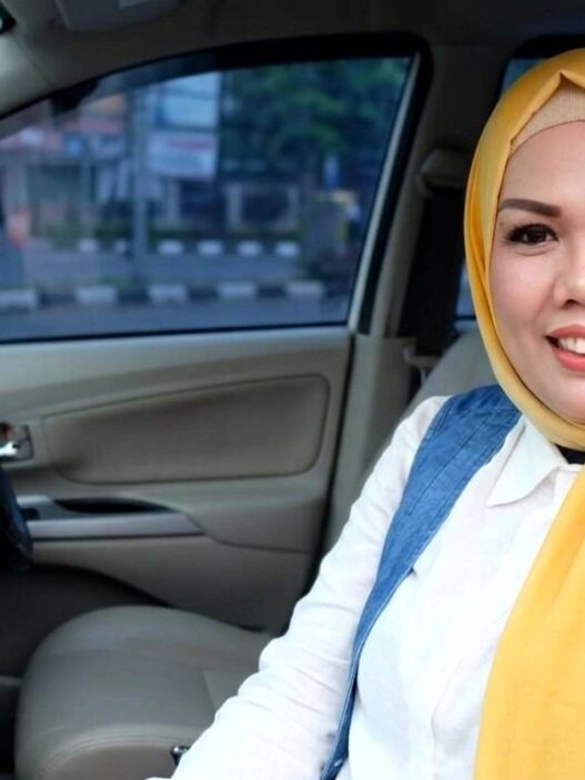 Lelah Dihina, Permak Hidung dan Mata