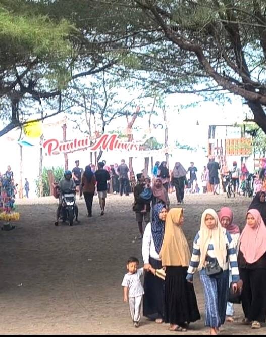 Libur Sekolah Angkat Kunjungan Pantai Mliwis