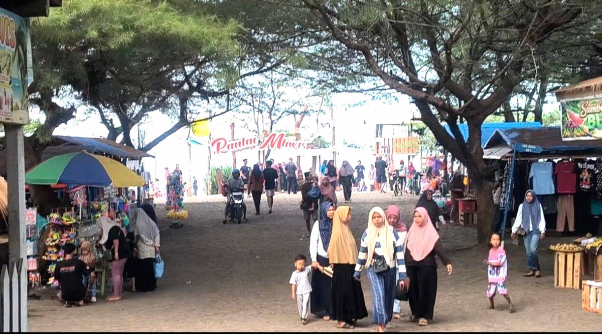 Libur Sekolah Angkat Kunjungan Pantai Mliwis