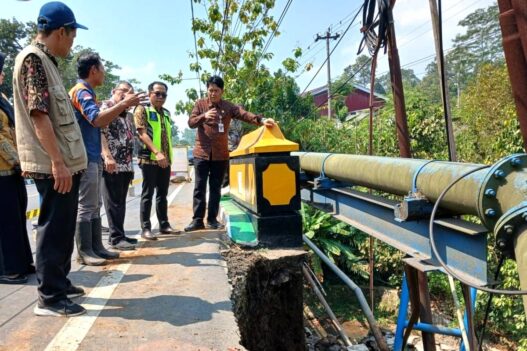 Longsor Putus Pipa Utama Perumdam