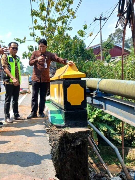 Longsor Putus Pipa Utama Perumdam