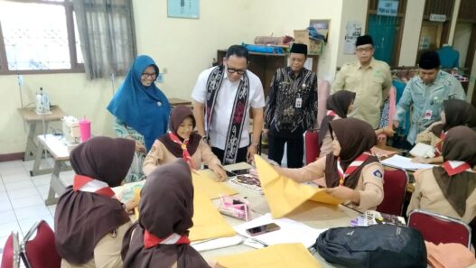 MAN 2 Banyumas Tampilkan Smart Classroom