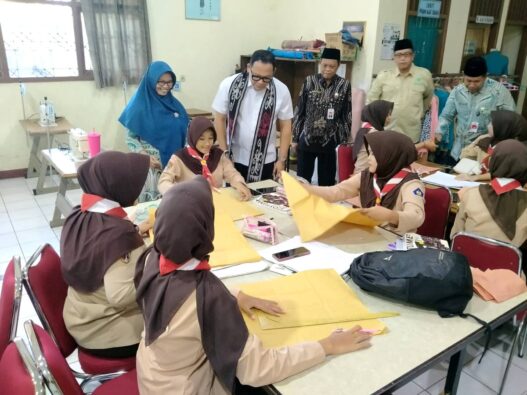 MAN 2 Banyumas Tampilkan Smart Classroom