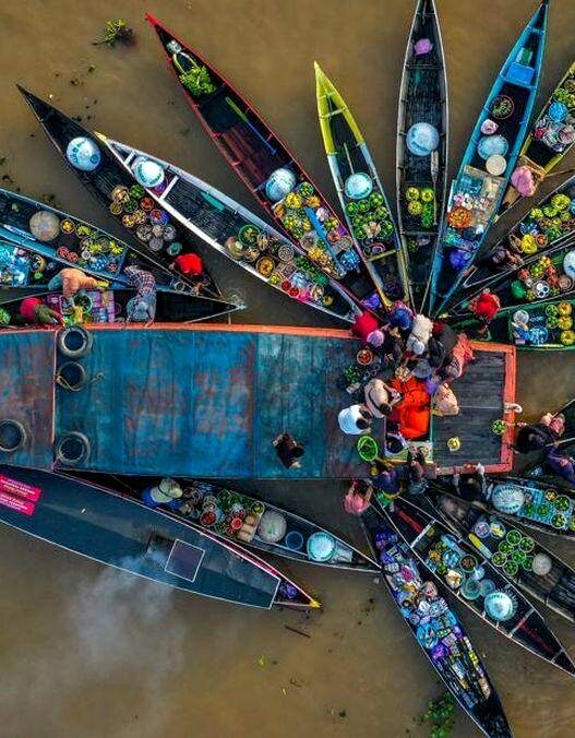 Menyusuri Pesona Pasar Terapung