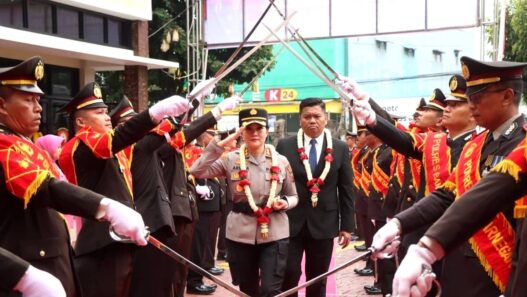 Pedang Pora Iringi Sertijab Kapolres Banjarnegara