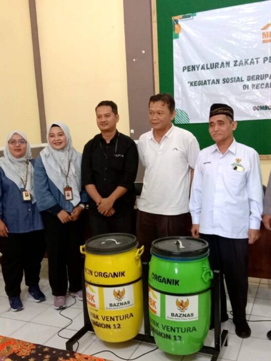 Peduli Lingkungan, PT MBK Ventura Bagikan 45 Tempat Sampah
