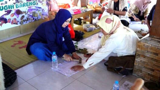 Pelatihan Ecoprint Dorong Pemberdayaan Ekonomi Perempuan