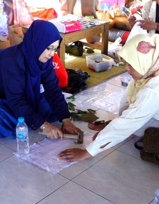 Pelatihan Ecoprint Dorong Pemberdayaan Ekonomi Perempuan