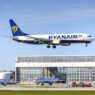 Penumpang Hampir Tersedot Keluar Pesawat Ryanair