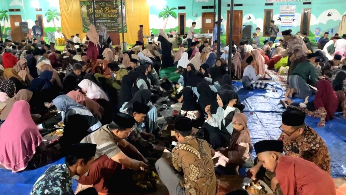 Perdana, Warga Tanuraksan Gelar Tradisi Merdi Bumi