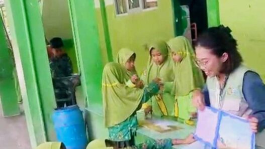 Perpustakaan Keliling Jangkau Sekolah Pedesaan