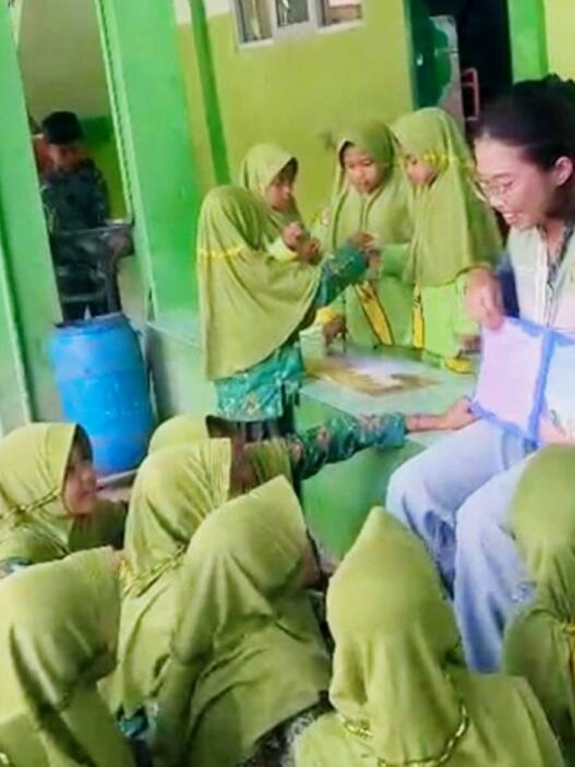 Perpustakaan Keliling Jangkau Sekolah Pedesaan