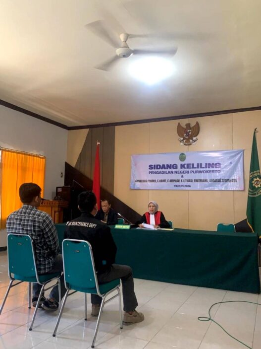 PN Jemput Bola Layani Warga