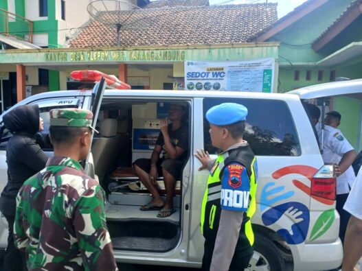 Polisi Evakuasi ODGJ di Karangsambung