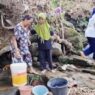 Rela Jalan 1 Km Demi Air Bersih