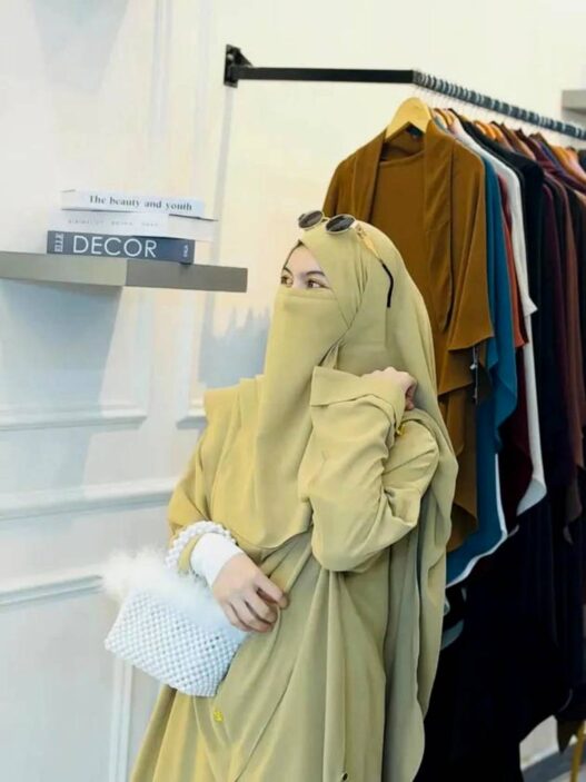 Resmi Cerai dari Insanul Fahmi