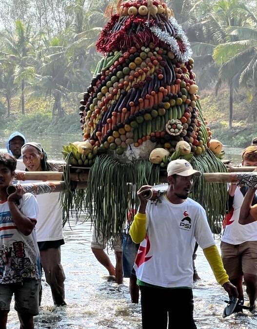 Ribuan Warga Meriahkan Sedekah Laut Lembupurwo