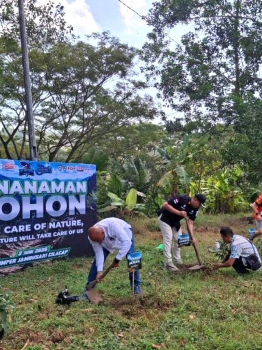 Rider Dunia Tanam Pohon di Buper Jambusari