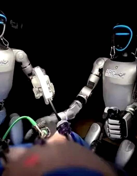 Robot Humanoid Sukses Jalani Operasi Bedah