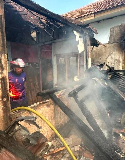 Rumah Terbakar Belum Bisa Terima Bantuan