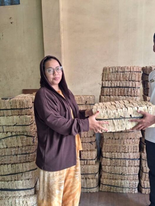 Rutan Pasarkan Empat Ribu Besek Ikan