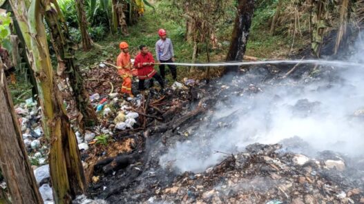 Sampah Komplek KAI Bantarsoka Terbakar