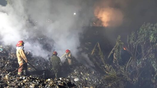 Sampah Picu Kebakaran di Komplek Makam