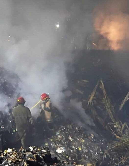 Sampah Picu Kebakaran di Komplek Makam