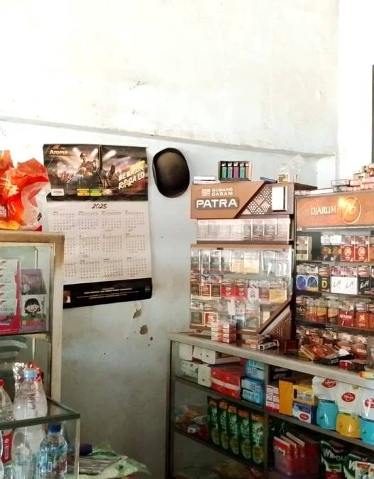 Satpol PP Sisir Warung Cegah Rokok Ilegal