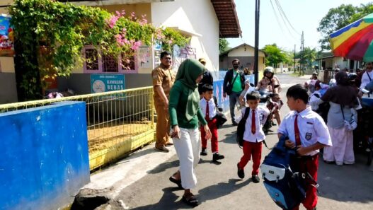 SDN 8 Kranji Hanya Sambut Tiga Murid Baru