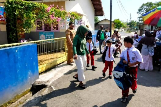 SDN 8 Kranji Hanya Sambut Tiga Murid Baru