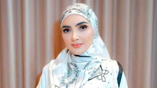 Sempat Tergoda Melepas Hijab