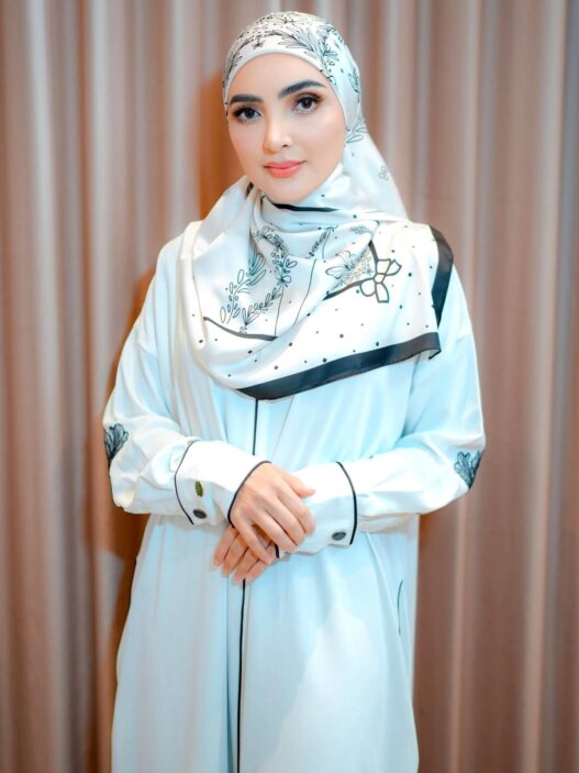 Sempat Tergoda Melepas Hijab