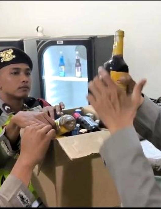Sita 100 Botol Miras dari Warung dan Tempat Hiburan