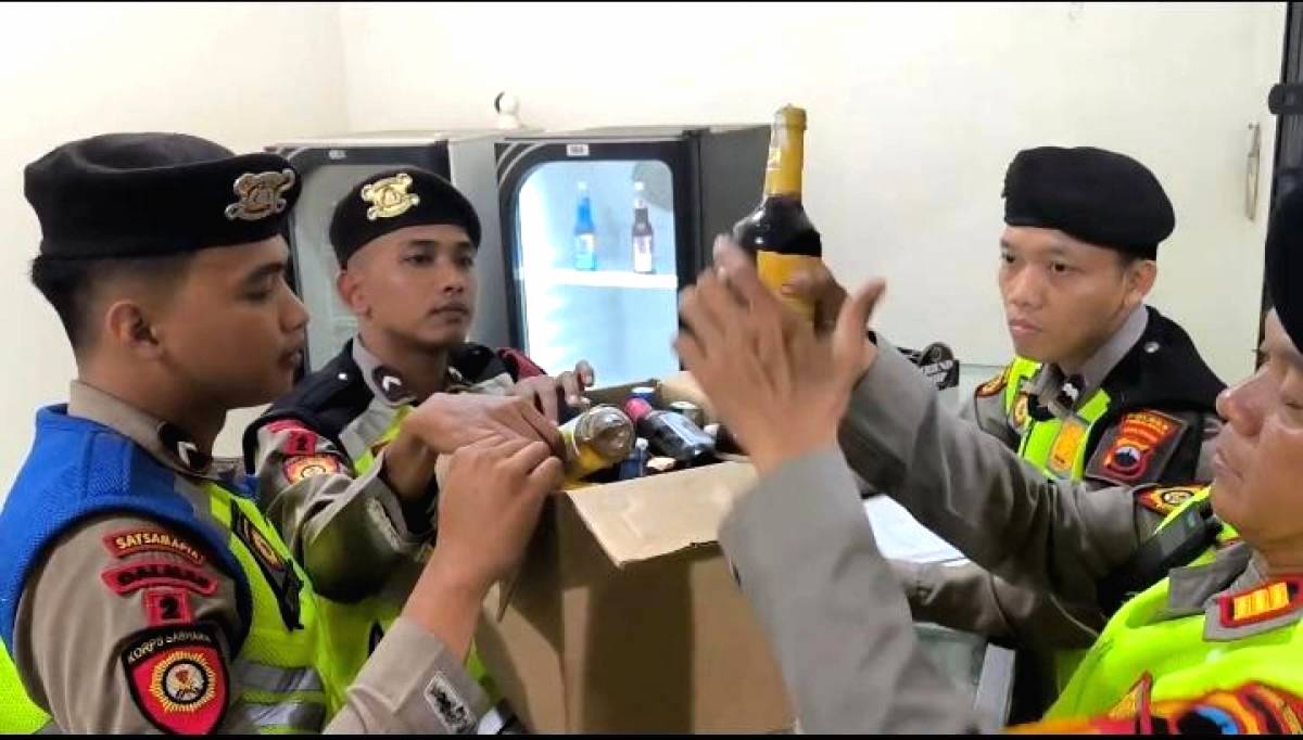 Sita 100 Botol Miras dari Warung dan Tempat Hiburan