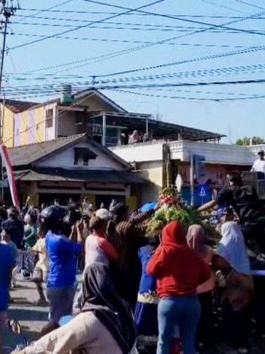 Syukur Hasil Bumi, Warga Kuripan Lor Gelar Memetri Bumi