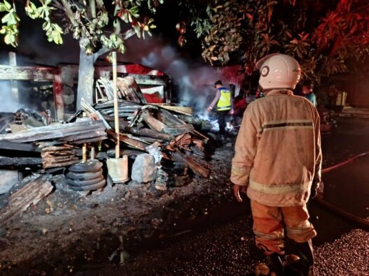 Tiga Bangunan di Maos Ludes Terbakar