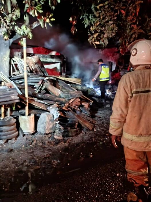 Tiga Bangunan di Maos Ludes Terbakar